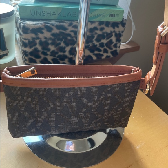 Michael Kors Belt-bag NWOT - Picture 14 of 15